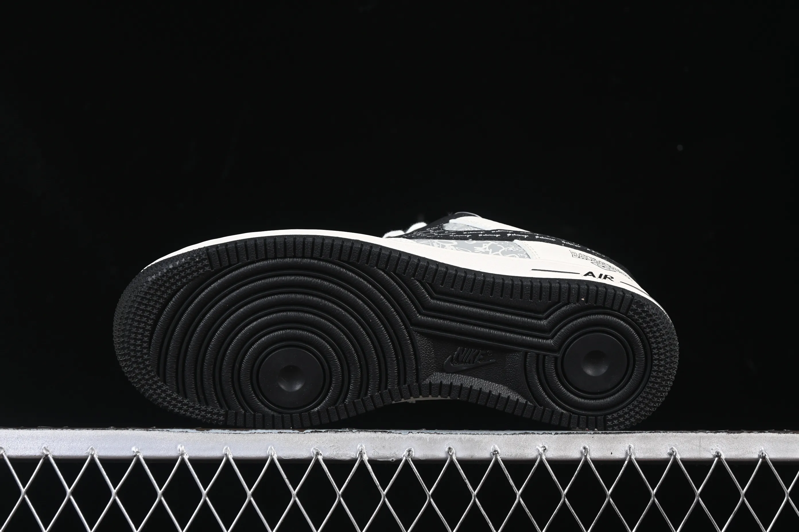 All categories Nk Air Force 1 Air Force series Nk Air Force 1 Low Air Force low-top Nike Air Force 1'07 Low Balenciaga co-branded off-white black hook printing Air Force 1 low-top casual sneakers XD2588-611